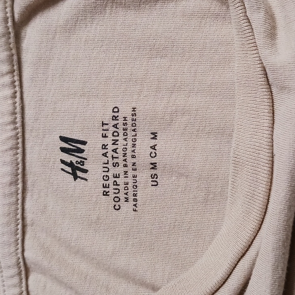 H & M Beige Men's Tee. Medium regular fit. solid pre owned - Picture 3 of 3